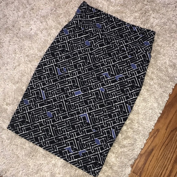 LuLaRoe Dresses & Skirts - LulaRoe skirt, Size Small
